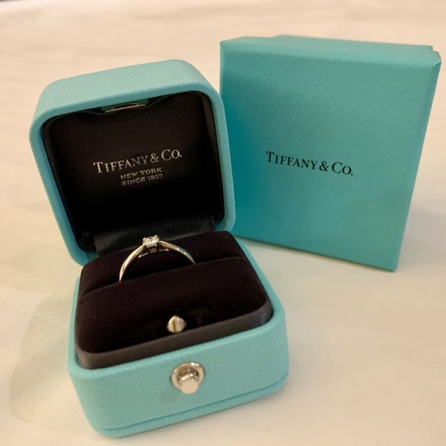 【ティファニー(Tiffany & Co.)の口コミ】 憧れのティファニーだからという単純な理由です。婚約指輪はこのティファ…