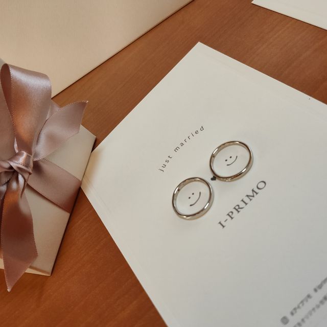 【アイプリモ(I-PRIMO)の口コミ】 ダイヤモンドがウェーブ状に並んでいるデザインが気に入りました。
正面か…