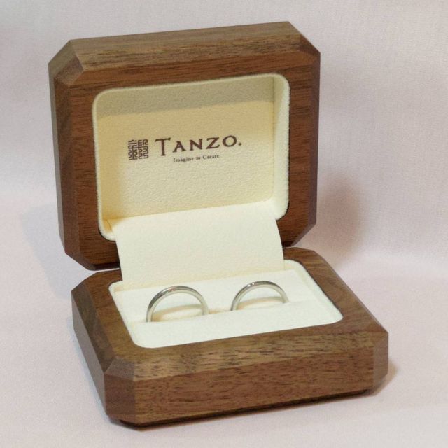 【TANZO.(鍛造指輪)の口コミ】 なるべく傷ついたり、曲がったりしない指輪が欲しかったです。鍛造製法は…