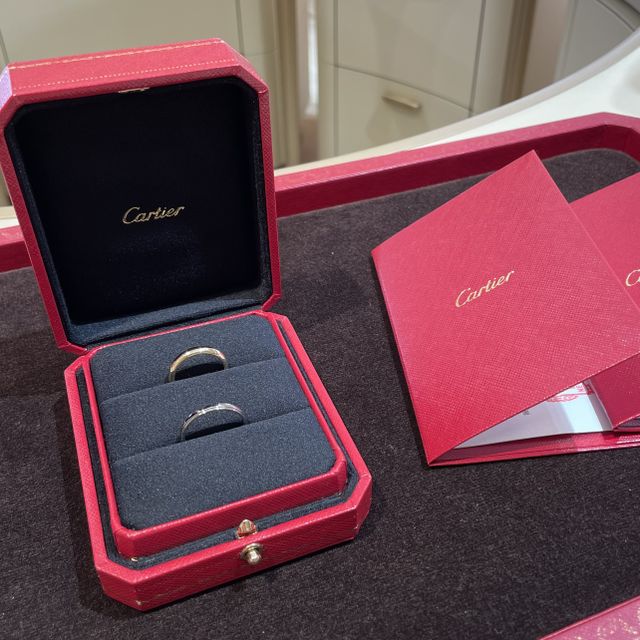 【カルティエ(Cartier)の口コミ】 赤いBOXと赤い紙袋に憧れがあり、結婚指輪はカルティエにする、と結婚を意…
