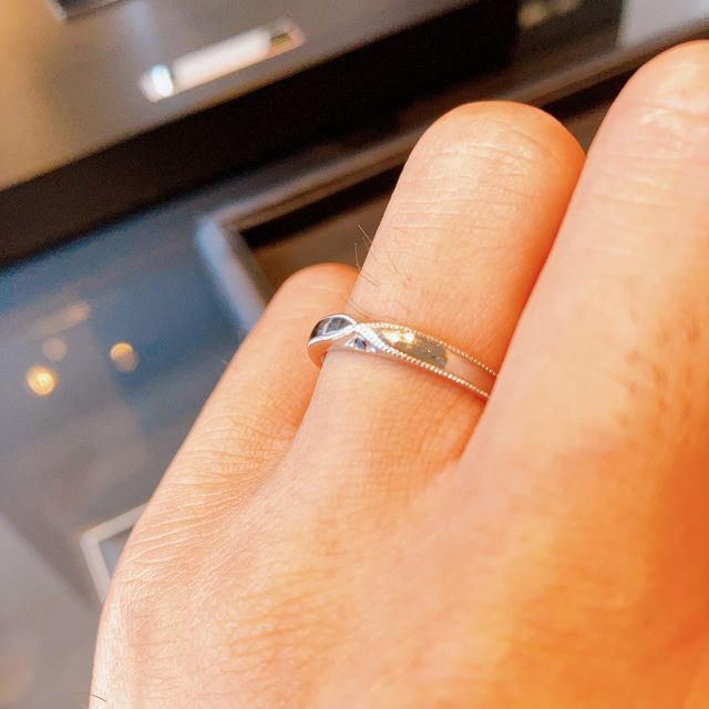 【エクセルコダイヤモンド(EXELCO DIAMOND)の口コミ】 エリザベート。実在の皇女の名前を冠したリングで、瀟洒にもミル打ちされ…