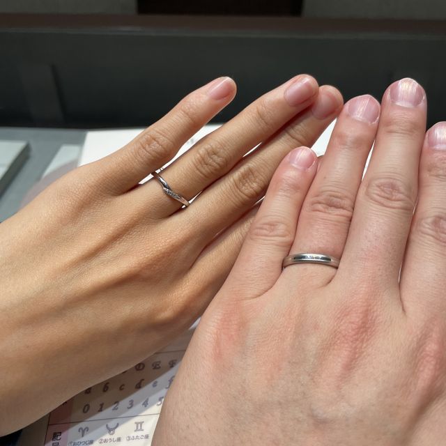 【銀座ダイヤモンドシライシの口コミ】 デザイン性、アフターサービス、品質です。
婚約指輪を先に決めてたのでセ…
