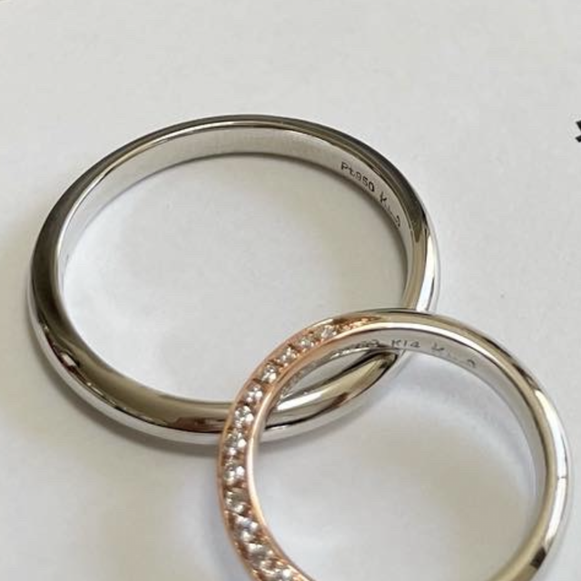 【ケイウノ ブライダル(K.UNO BRIDAL)の口コミ】 デザインで、
夫婦共に月が好きで即決しました。
お互い、プラチナだけで…