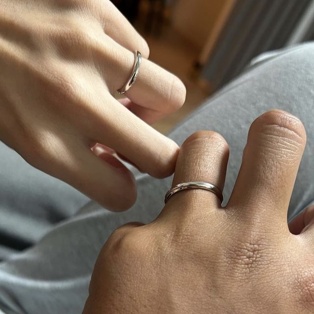 【ケイウノ ブライダル(K.UNO BRIDAL)の口コミ】 デザインで、
夫婦共に月が好きで即決しました。
お互い、プラチナだけで…