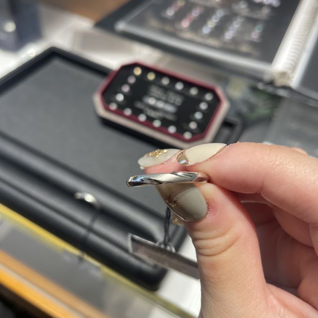 【エクセルコダイヤモンド(EXELCO DIAMOND)の口コミ】 若い結婚ということもあり、結婚指輪について詳しくない私たちに職場の方…