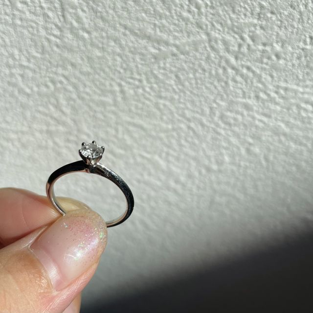 【ティファニー(Tiffany & Co.)の口コミ】 ティファニーの定番の形であり、シンプルで飽きのこないデザインが気に入…