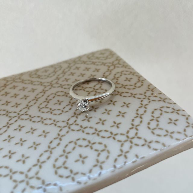 【ティファニー(Tiffany & Co.)の口コミ】 ティファニーの定番の形であり、シンプルで飽きのこないデザインが気に入…