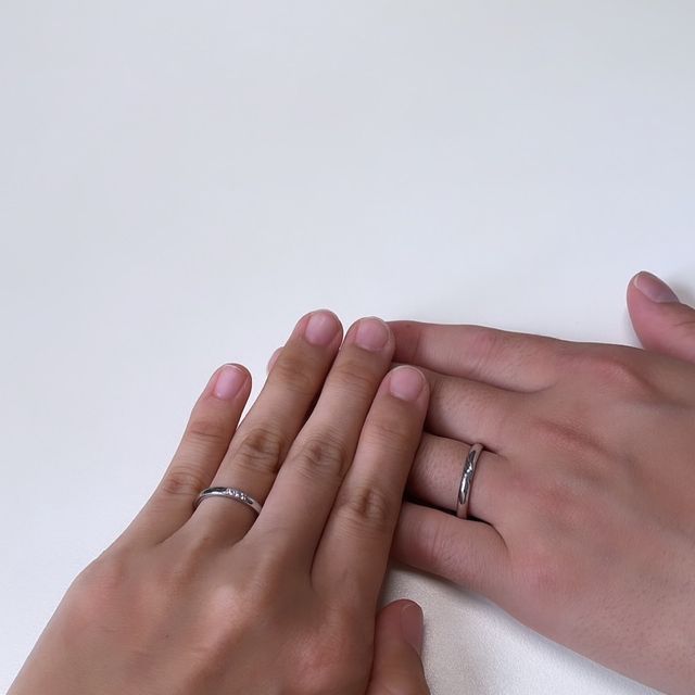 【BRILLIANCE+(ブリリアンスプラス)の口コミ】 プラチナのものを選びました。初めはシンプルなので探していたのですが、…