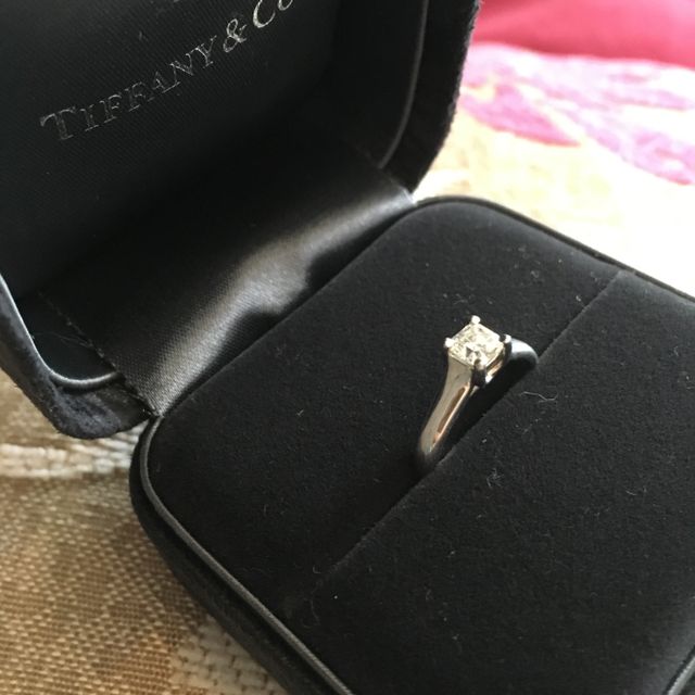 【ティファニー(Tiffany & Co.)の口コミ】 シンプルで、長く着用できる飽きのこないデザインを探していました。加え…