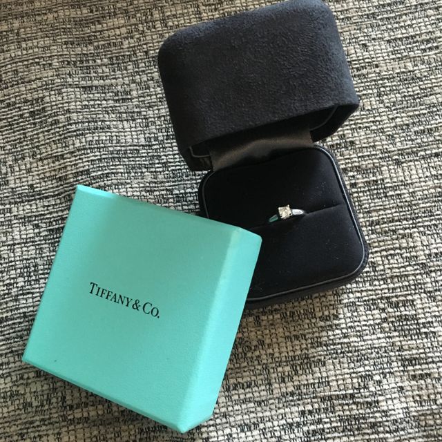 【ティファニー(Tiffany & Co.)の口コミ】 シンプルで、長く着用できる飽きのこないデザインを探していました。加え…