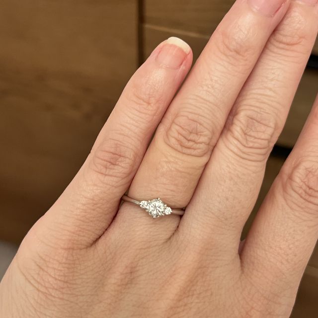 【ケイウノ ブライダル(K.UNO BRIDAL)の口コミ】 この指輪も素敵だし、これも素敵と迷っているとデザイナーさんがそれぞれ…