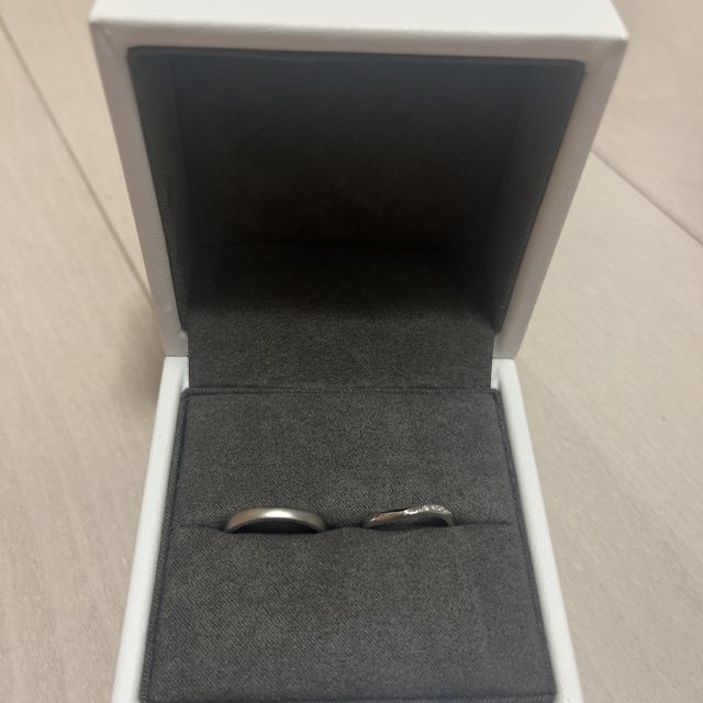 【Foulason(フレゾン)の口コミ】 初め、1つダイヤかラインのようにダイヤが入ったデザインか迷っていました…