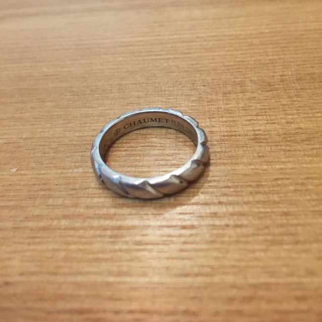 【ショーメ(CHAUMET)の口コミ】 主人があまり細い指輪が似合わなく銀座の数あるお店を訪れた結果この指輪…