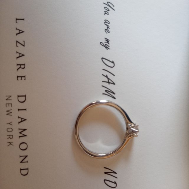 【ラザール ダイヤモンド(LAZARE DIAMOND)の口コミ】 試着させていただいた時に、ダイヤモンドの輝きがとてもきれいでした。ま…