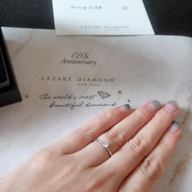【ラザール ダイヤモンド(LAZARE DIAMOND)の口コミ】 試着させていただいた時に、ダイヤモンドの輝きがとてもきれいでした。ま…