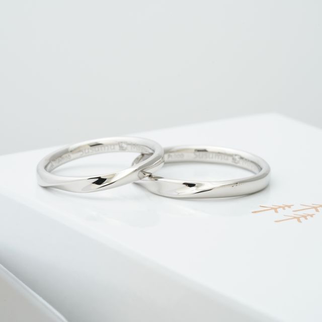 【THREE TREES(スリーツリーズ)の口コミ】 2人で話し合い、シンプルかつおしゃれな指輪がいいとなりS字形やU字形の指…