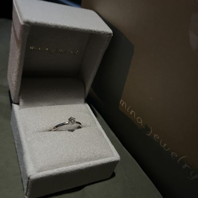 【mina.jewelry(ミナジュエリー)の口コミ】 誰とも被らない唯一無二の婚約指輪が欲しいと思いリサーチしていました。…