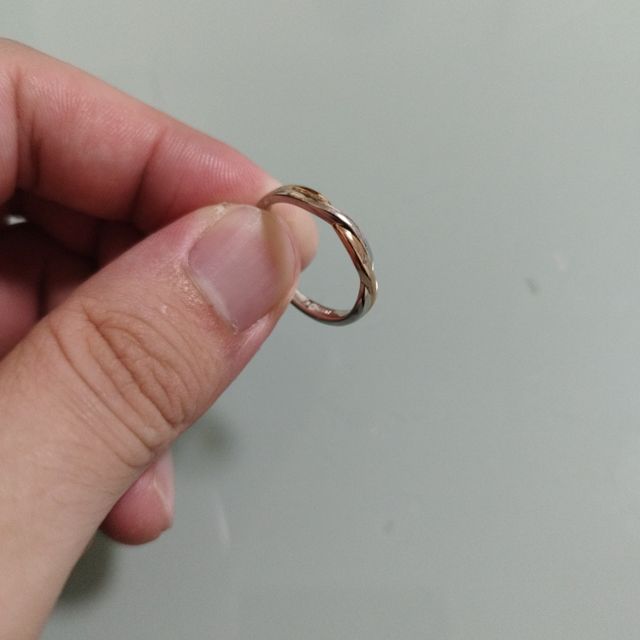 【Le futur(ルフチュール)の口コミ】 最初は値段を第一に考えていましたがいろいろと指輪を見ていると値段で妥…