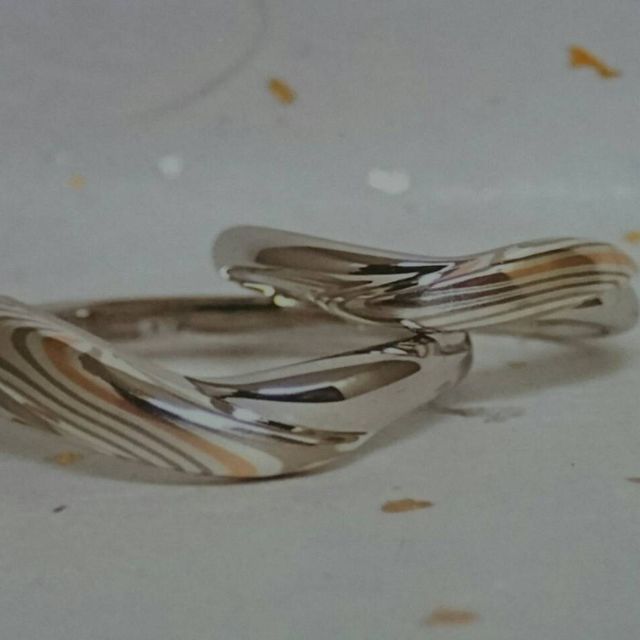 【杢目金屋(もくめがねや)の口コミ】 インターネットで様々なブランドサイトをみましたが、女性らしいキラキラ…