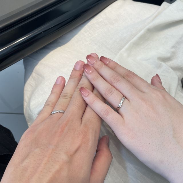 【エクセルコダイヤモンド(EXELCO DIAMOND)の口コミ】 デザインがシンプルで着け心地の良い物を選びました。
他社のリングと比較…