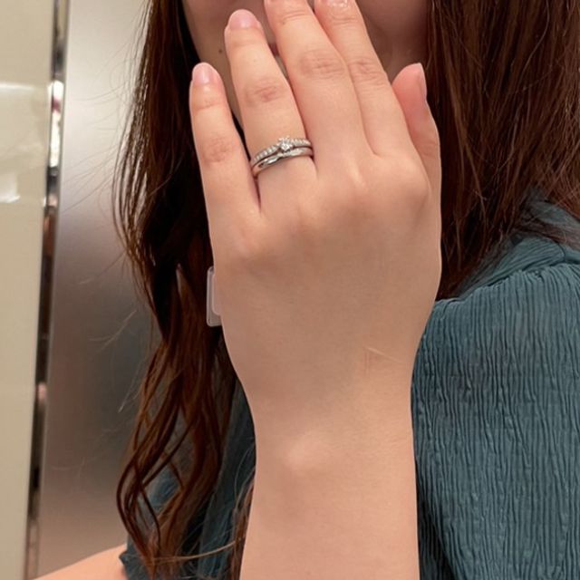【ティファニー(Tiffany & Co.)の口コミ】 婚約指輪はハーモニー、結婚指輪はウェディングバンドリング2.5mmです。重…
