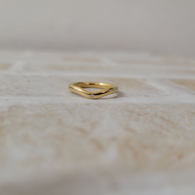 【ティファニー(Tiffany & Co.)の口コミ】 指が細く見えるデザインの指輪を探していました。気になるものをいくつも…