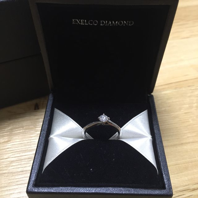 【エクセルコダイヤモンド(EXELCO DIAMOND)の口コミ】 この指輪は結婚指輪とあわせてつけたときにおしゃれだったので、決めまし…
