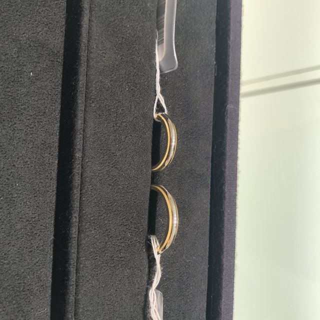 【ティファニー(Tiffany & Co.)の口コミ】 シンプルでシックなデザインで、ミルグレインも綺麗でした。華奢に見える…