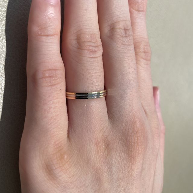 【カルティエ(Cartier)の口コミ】 三連のデザインがとてもかわいく、ショーケースで見た時にぜひ試着してみ…