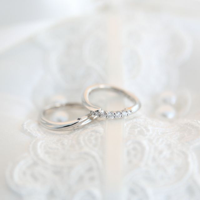 【銀座ダイヤモンドシライシの口コミ】 まずネットで事前に指輪を検索しました。その後実際に店舗に訪れて目で確…