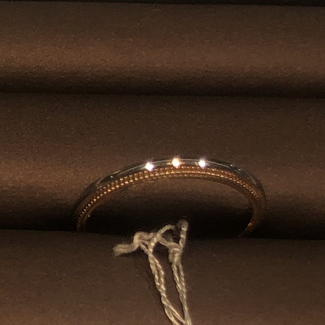 【アイプリモ(I-PRIMO)の口コミ】 プラチナ＆ピンクゴールドとミルグレインが綺麗な指輪でした。ピンクゴー…