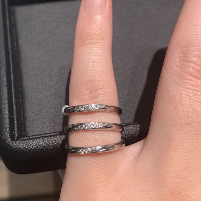 【I's stone(アイズストーン)の口コミ】 指輪のデザインや素材の種類が豊富です。
シンプルなデザインの指輪がとて…