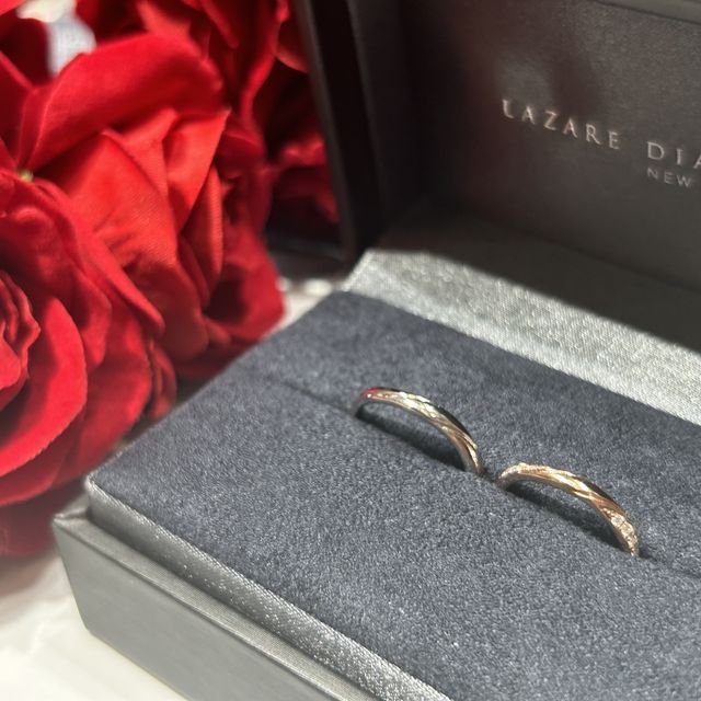 【ラザール ダイヤモンド(LAZARE DIAMOND)の口コミ】 色んなショップで結婚指輪を見させていただきましたが、最終的な決め手は…