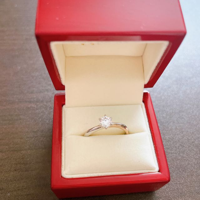 【ケイウノ ブライダル(K.UNO BRIDAL)の口コミ】 ダイヤが１つついた、ザ婚約指輪！のようなものがほしく、ただ少しさりげ…