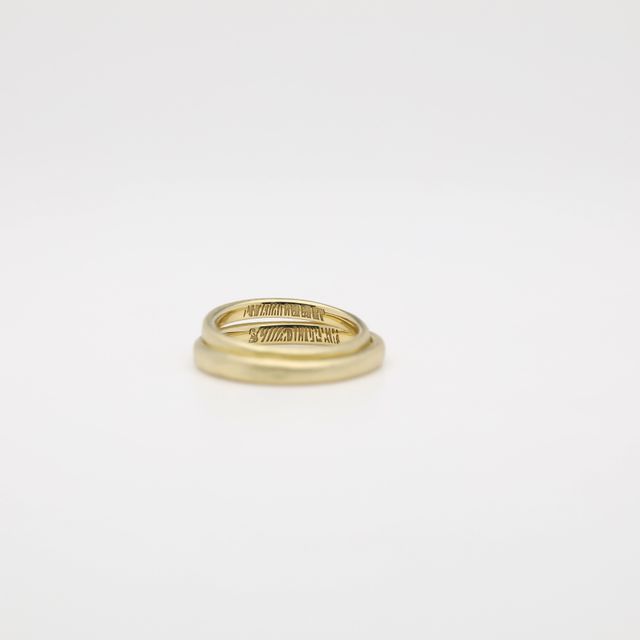 【atelier CraM(アトリエ クラム)の口コミ】 指輪のデザインと指紋彫刻ができるということ
アンティークっぽい指輪にし…