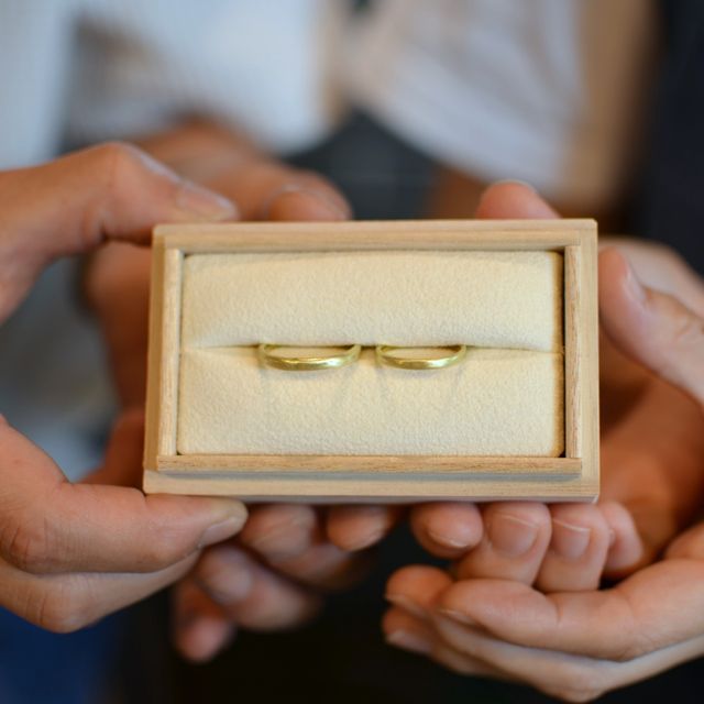 【atelier CraM(アトリエ クラム)の口コミ】 指輪のデザインと指紋彫刻ができるということ
アンティークっぽい指輪にし…