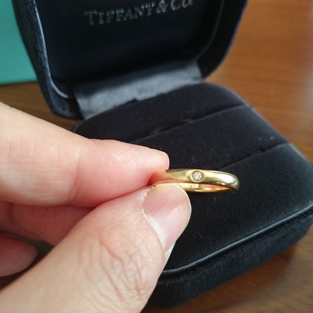 【ティファニー(Tiffany & Co.)の口コミ】 結婚指輪は最初からTiffanyが良いと思っていましたが、何個か試着をし、指…