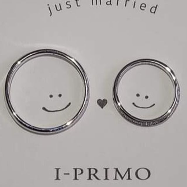 【アイプリモ(I-PRIMO)の口コミ】 担当販売員と3時間ほどかけて
たくさんのリングの中から
婚約指輪と結婚指…