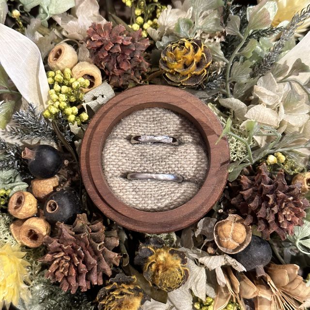 【鎌倉彫金工房の口コミ】 男性物はシンプルであることを重視していました。ザラザラ、ツルツルなど…