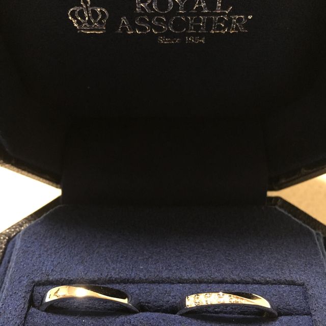 【ROYAL ASSCHER(ロイヤル・アッシャー)の口コミ】 色々と悩みましたが、結局は一番初めにいいなと感じた指輪にしました。よ…