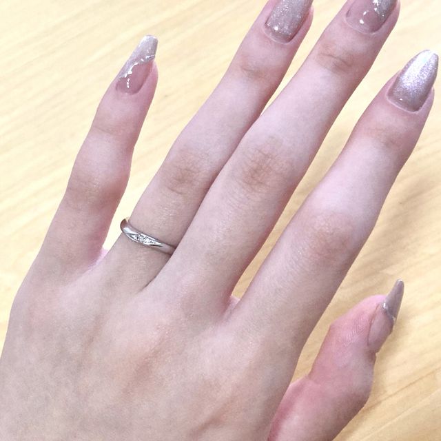 【銀座ダイヤモンドシライシの口コミ】 指が3.5号なので、ダイヤの数が多いものやリング自体が太いものは存在感が…