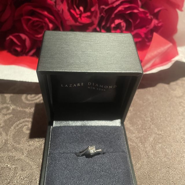 【ラザール ダイヤモンド(LAZARE DIAMOND)の口コミ】 ダイヤが1粒のみのものを探していました。私の選んだベイブリーズはシンプ…