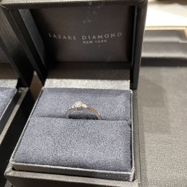 【ラザール ダイヤモンド(LAZARE DIAMOND)の口コミ】 指輪のデザインが凄く素敵で、この婚約指輪をつけたい！と思い選びました…