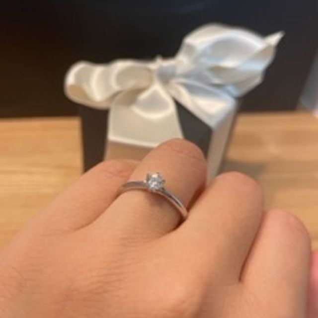 【エクセルコダイヤモンド(EXELCO DIAMOND)の口コミ】 飽きのこないシンプルなデザインで、結婚指輪と重ね付けしても素敵だった…