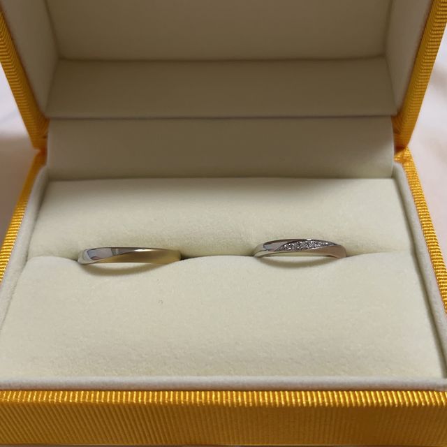 【ケイウノ ブライダル(K.UNO BRIDAL)の口コミ】 マット加工をしたゴールドが入った指輪で探していました。欲を言えばプラ…