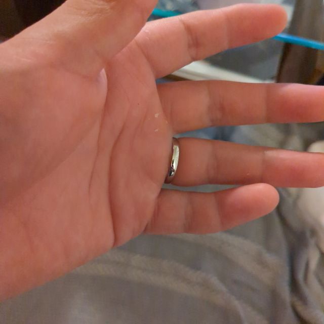 【俄(にわか)の口コミ】 シンプルなデザインなので、服装の邪魔にならなくて日頃から着けることが…