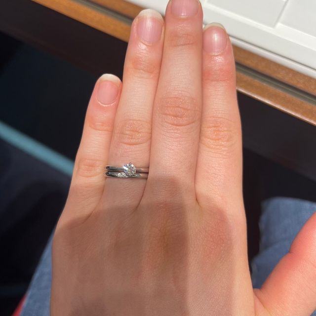 【CRAFY(クラフィ)の口コミ】 一生に一回の憧れの婚約指輪と結婚指輪だったので慎重に選びたいと思いま…
