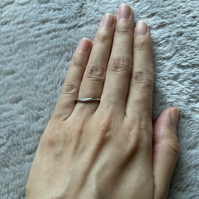 【ケイウノ ブライダル(K.UNO BRIDAL)の口コミ】 ウェーブやVラインのものが希望だったのと、ダイヤもあまり目立ちすぎず、…