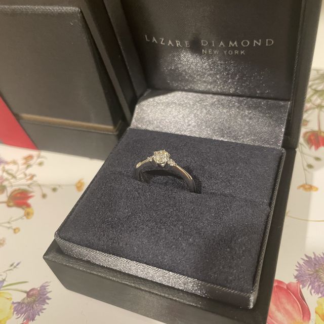 【ラザール ダイヤモンド(LAZARE DIAMOND)の口コミ】 デザインがとても美しく、エレガントで、さらに可愛さもあり、どの年代で…