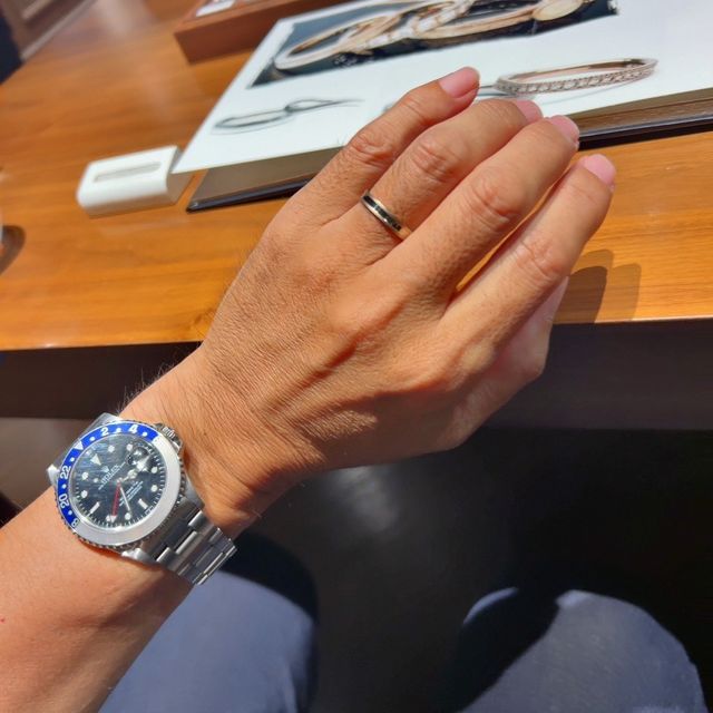 【TANZO.(鍛造指輪)の口コミ】 普段使いしやすいシンプルなデザインですが、男の人のごつごつした指にも…